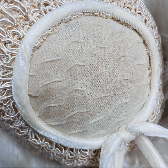Vintage Younkers Ivory Cream and White Fascinator Hat with Veil - Picture 4 of 8